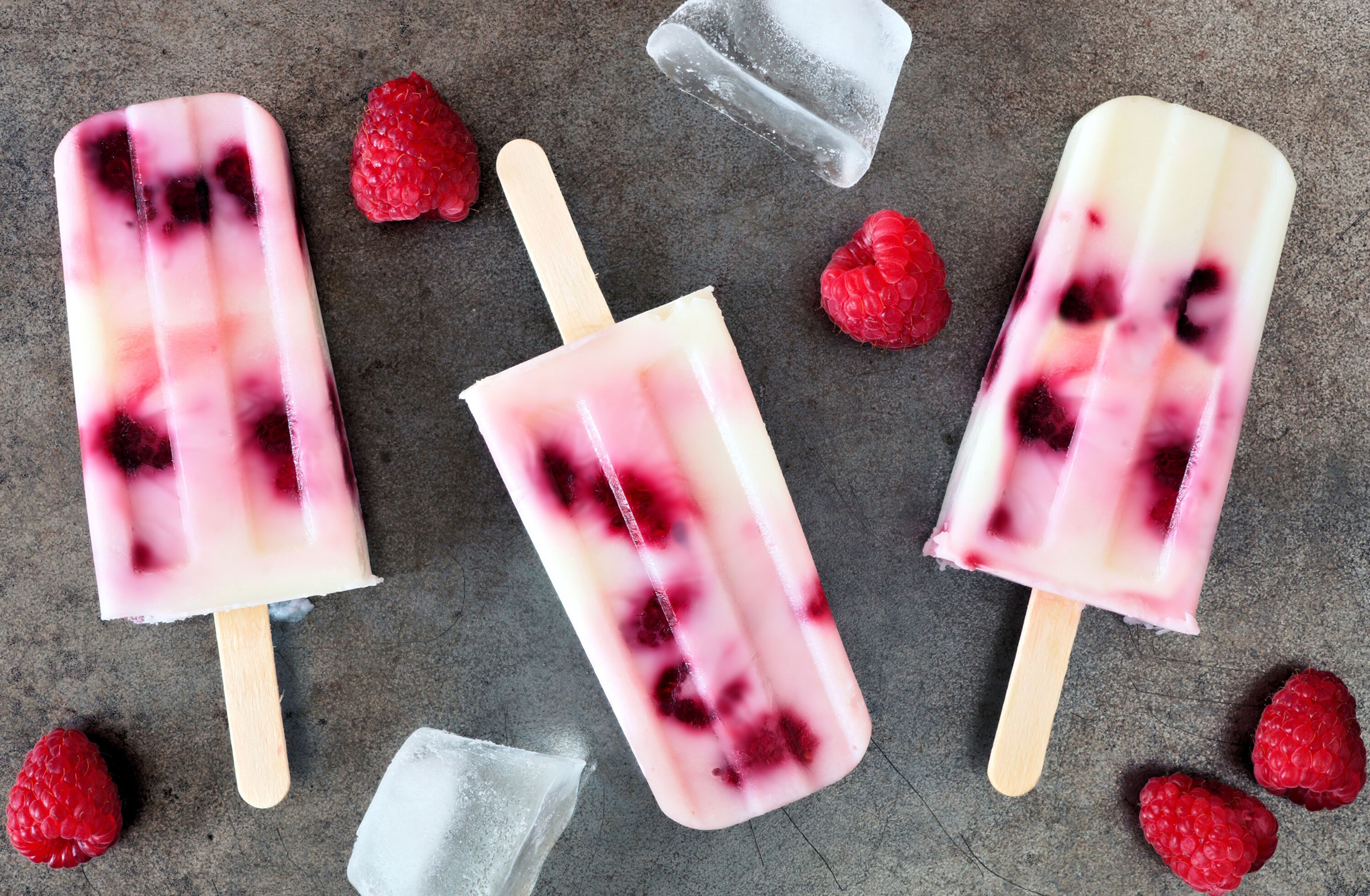 Мороженое с малинкой