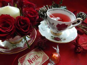 Красный чай и розы