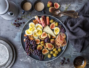 Яйца и фрукты