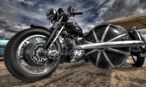 Чёрный мотоцикл