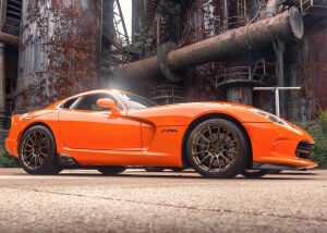 Dodge Viper оранжевый