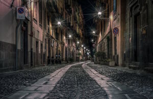 Ночная улица с фонарями