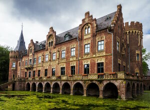 Замок с арками