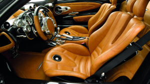Pagani Huayra внутри