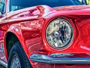 Ford Mustang красненький