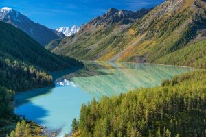 Озеро в Алтайских горах