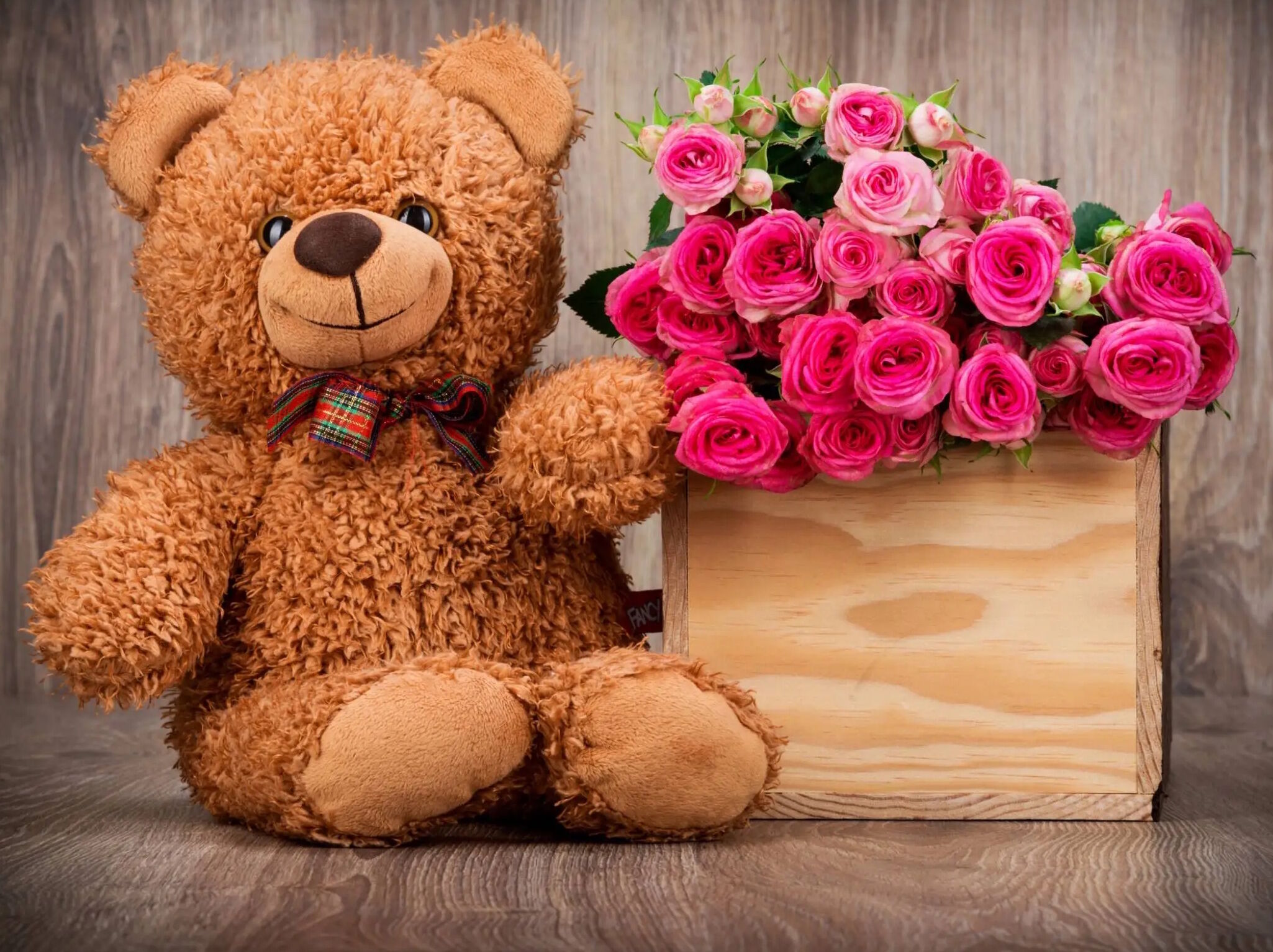 Мишка с розами