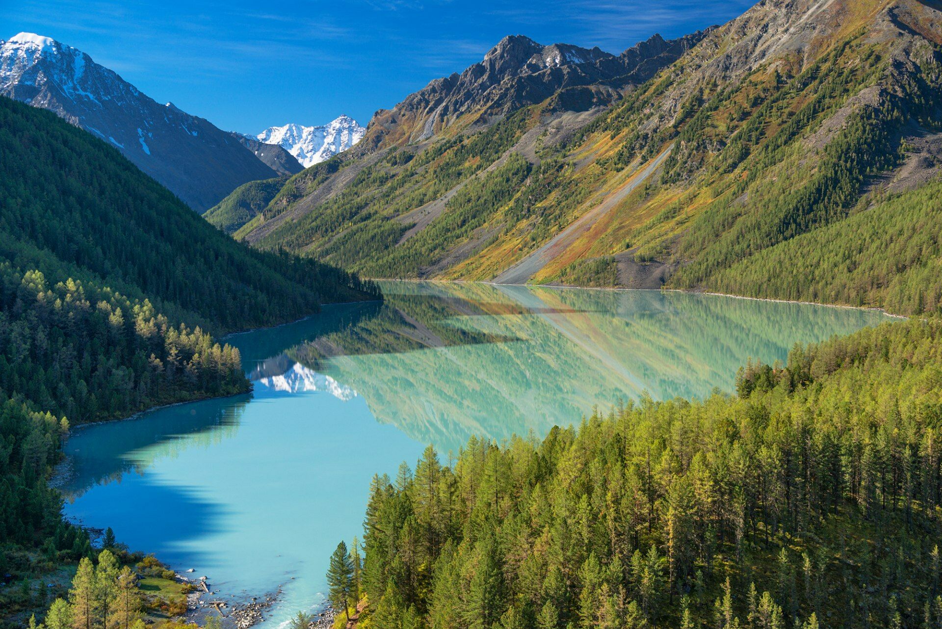 Озеро в Алтайских горах