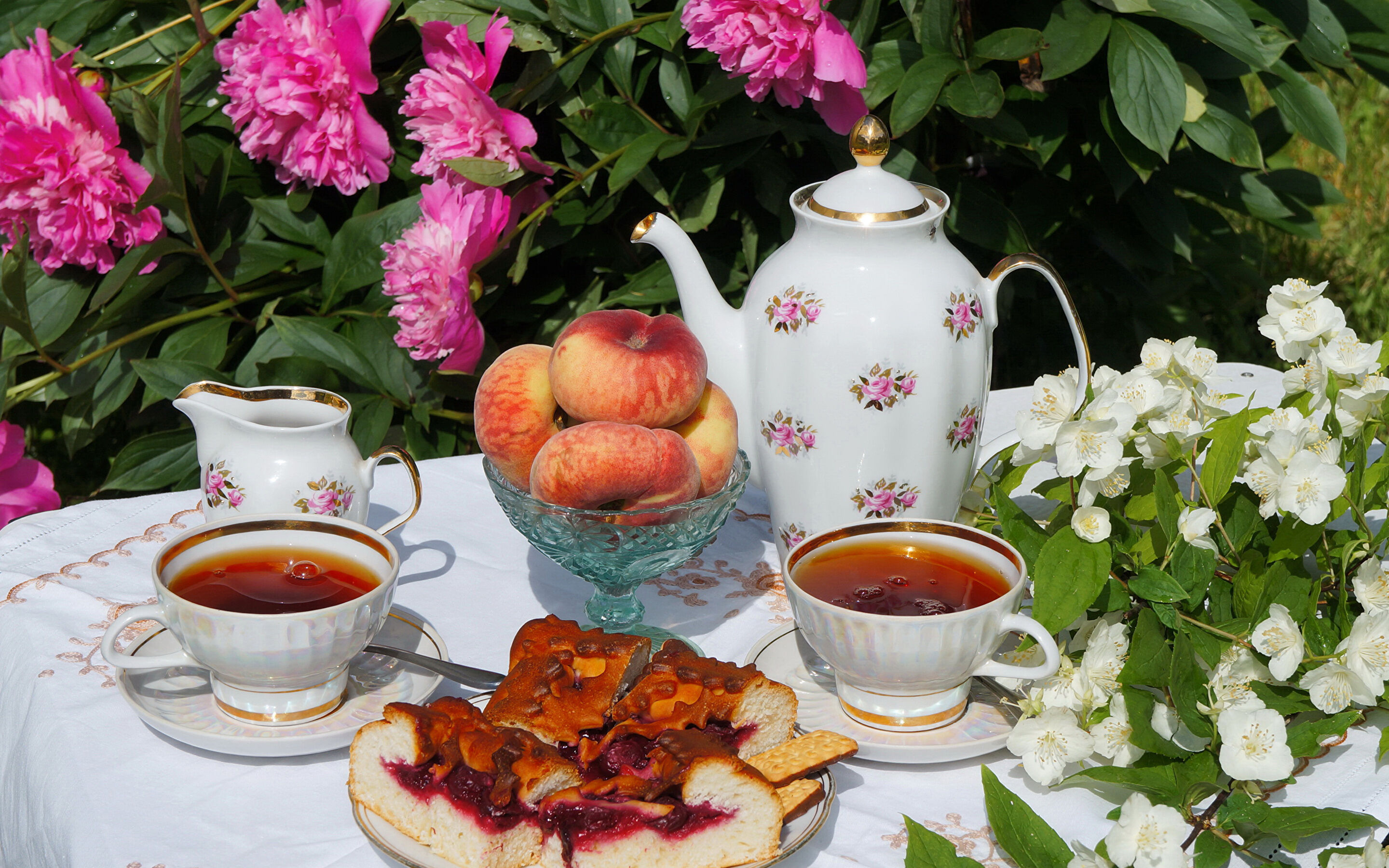 Чай и нектарины