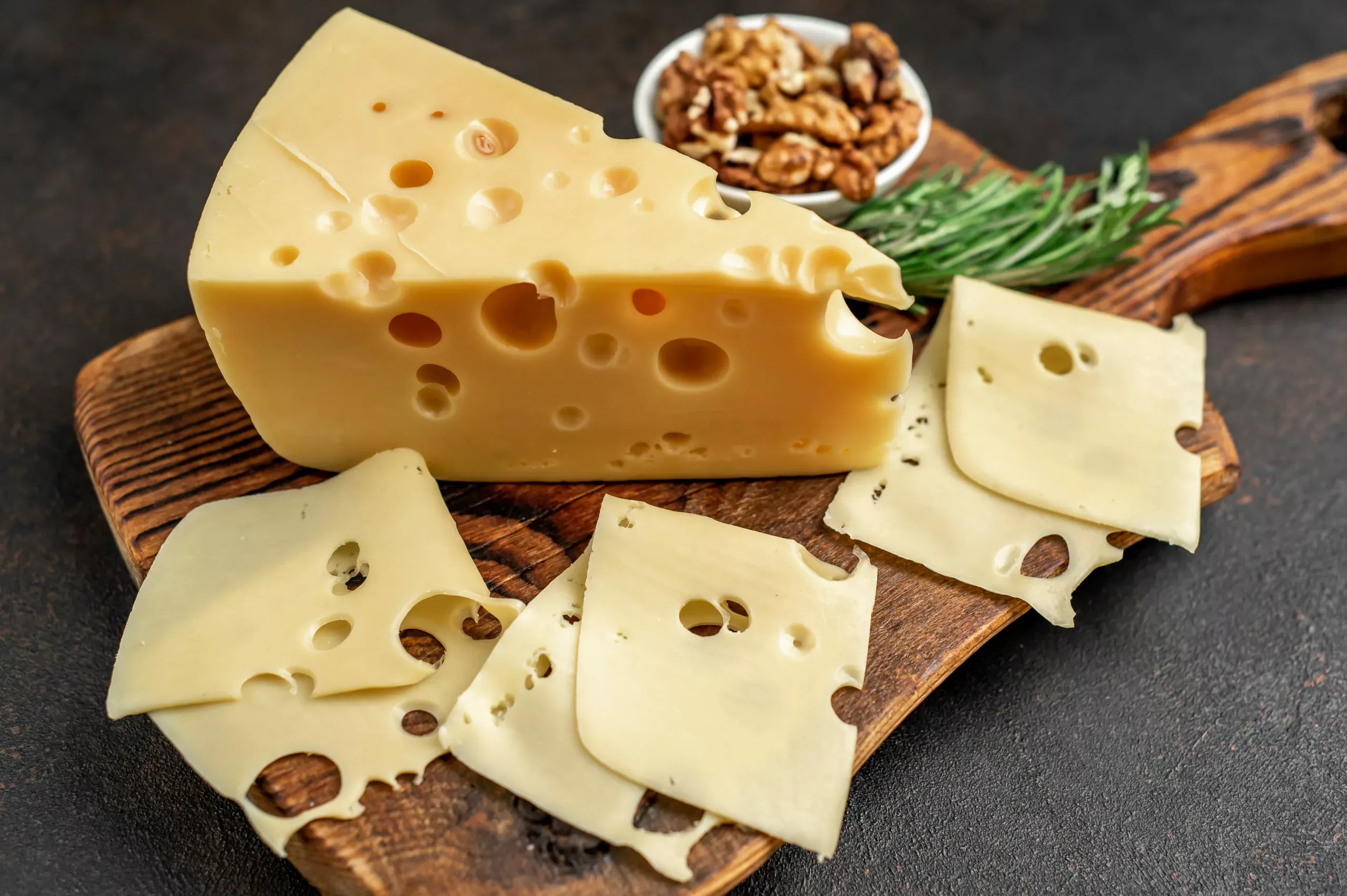 Сыр Маасдам