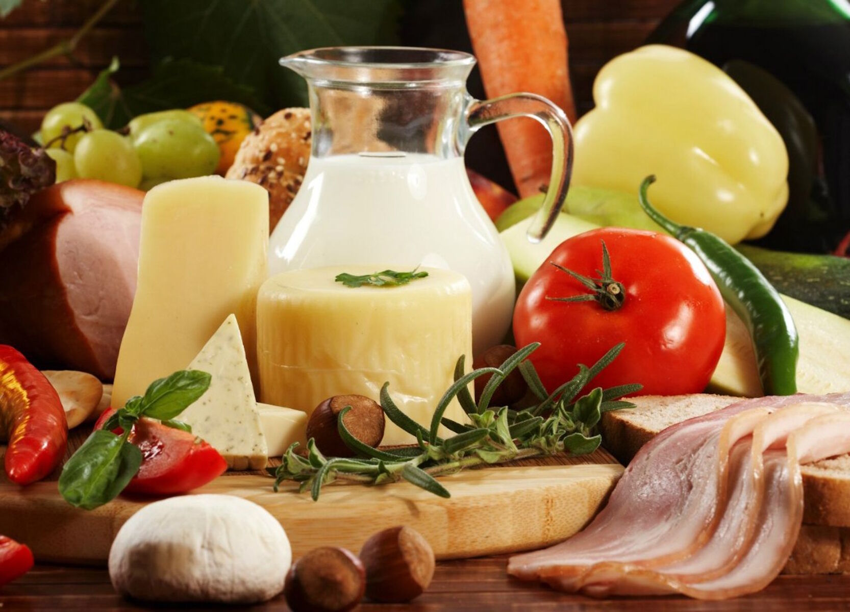 Продукты свежие на столе