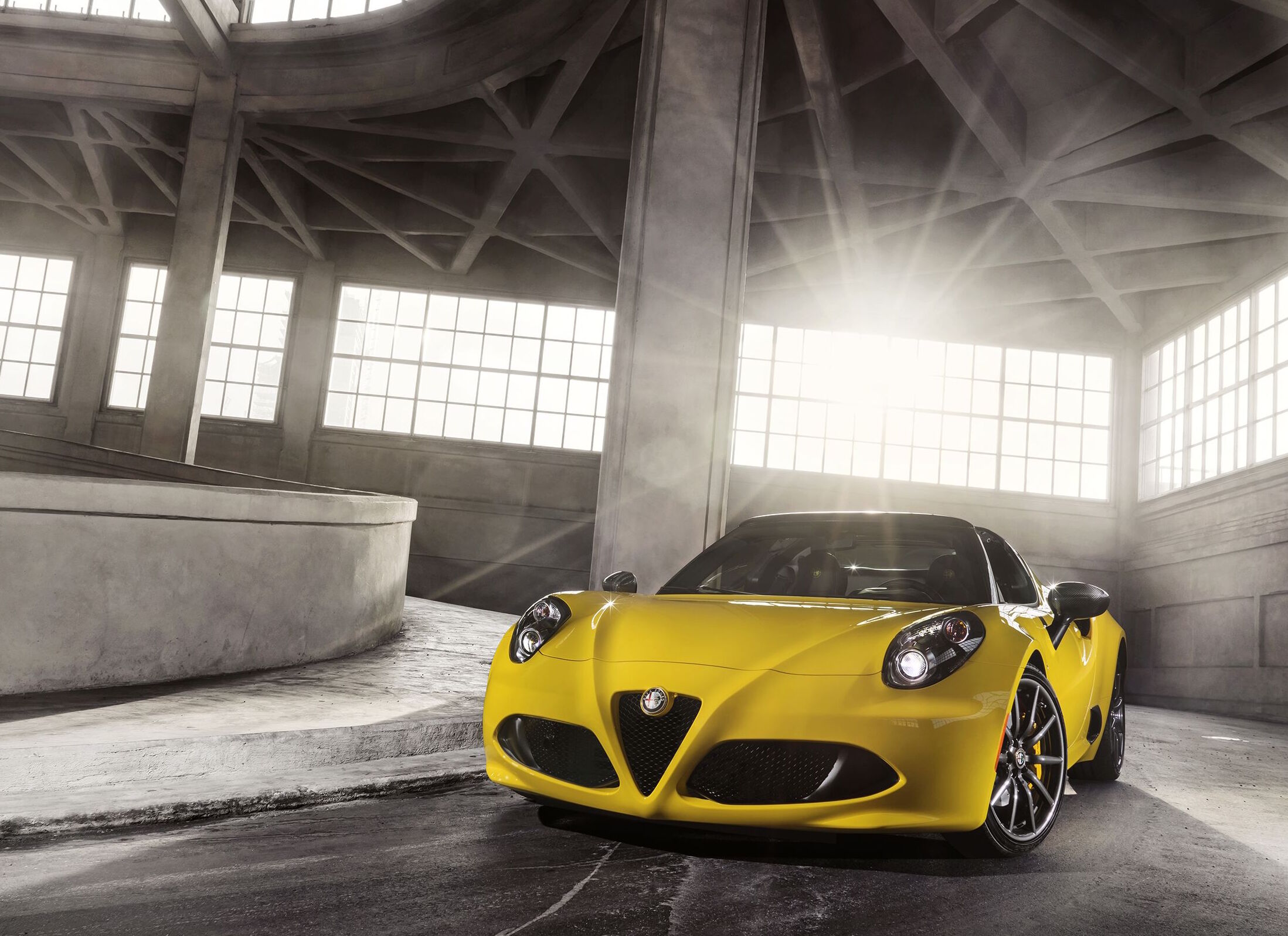 Alfa Romeo 4C желтый