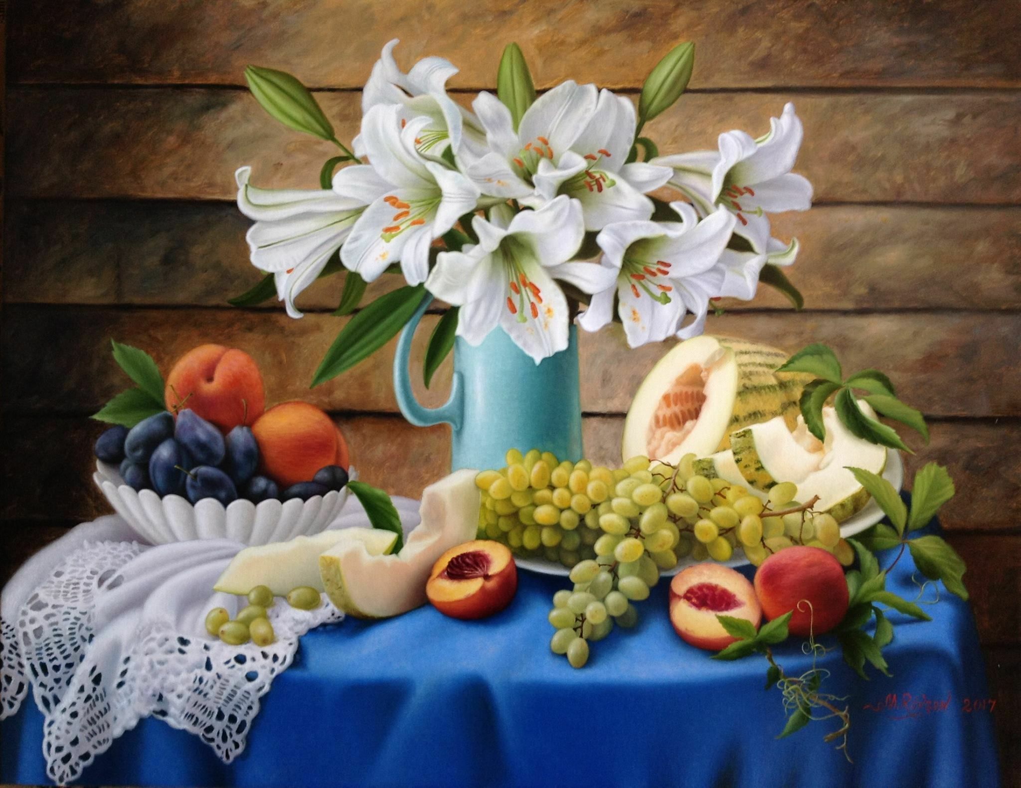 Белые лилии и фрукты