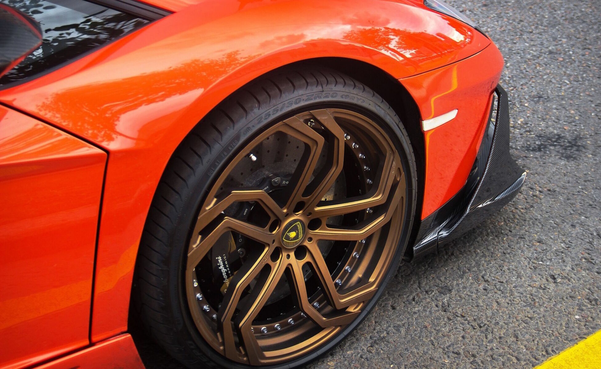 Lamborghini колесо