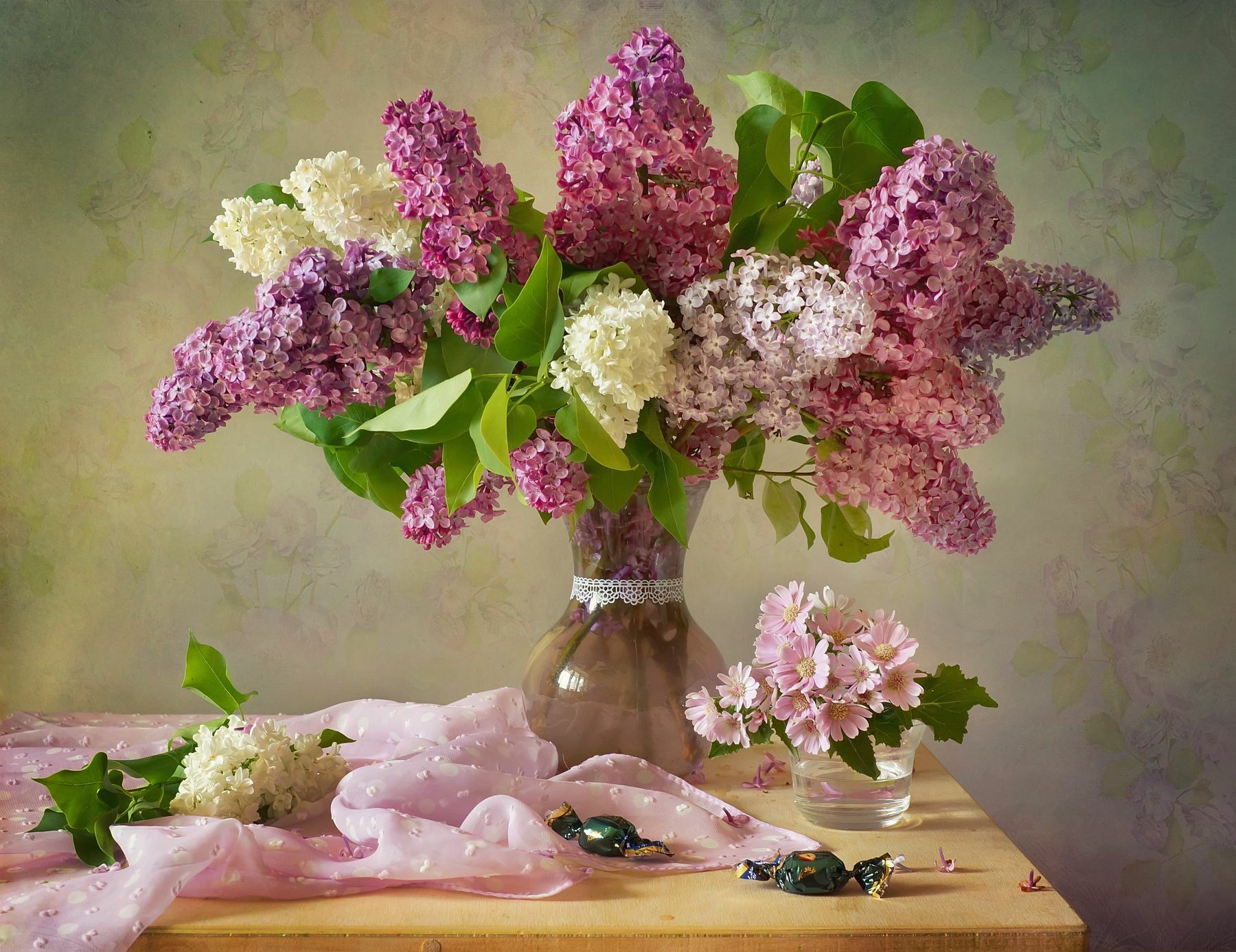 Сирень и конфетки