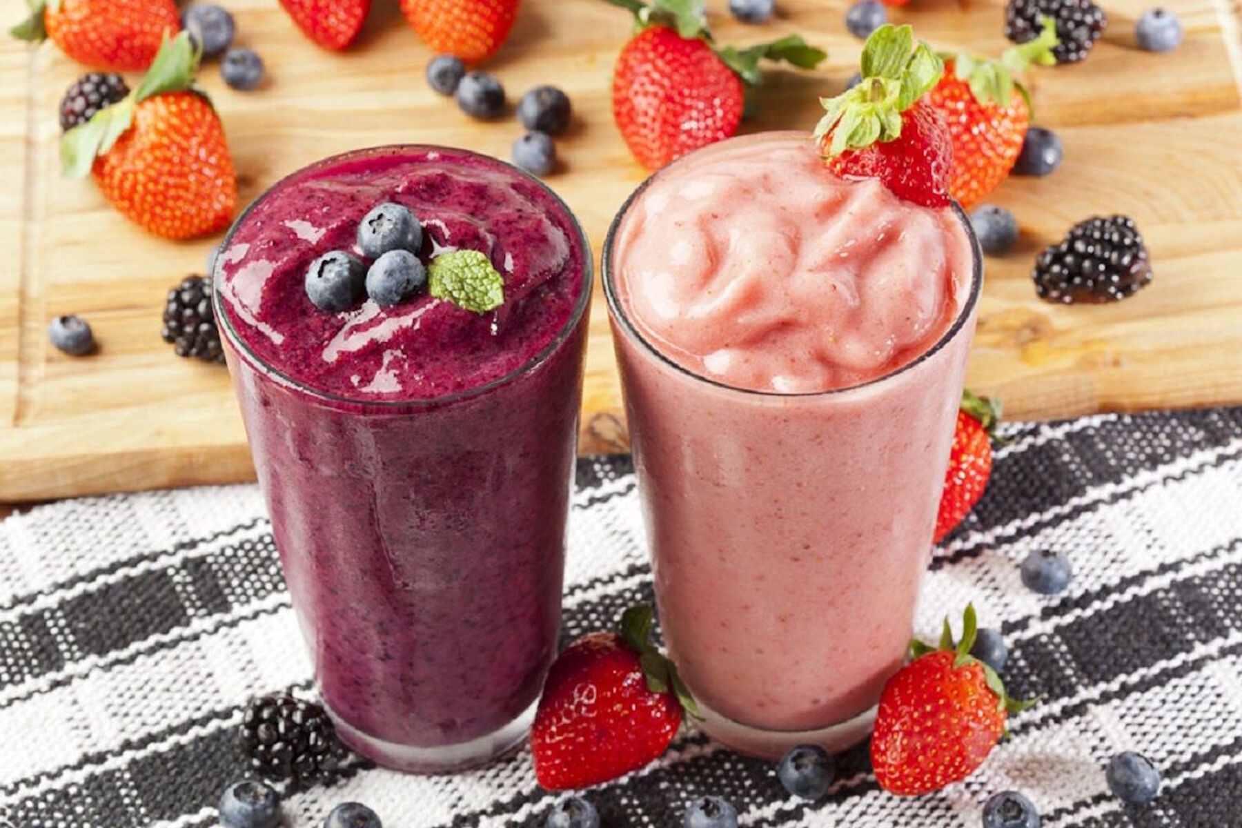 Два ягодных напитка