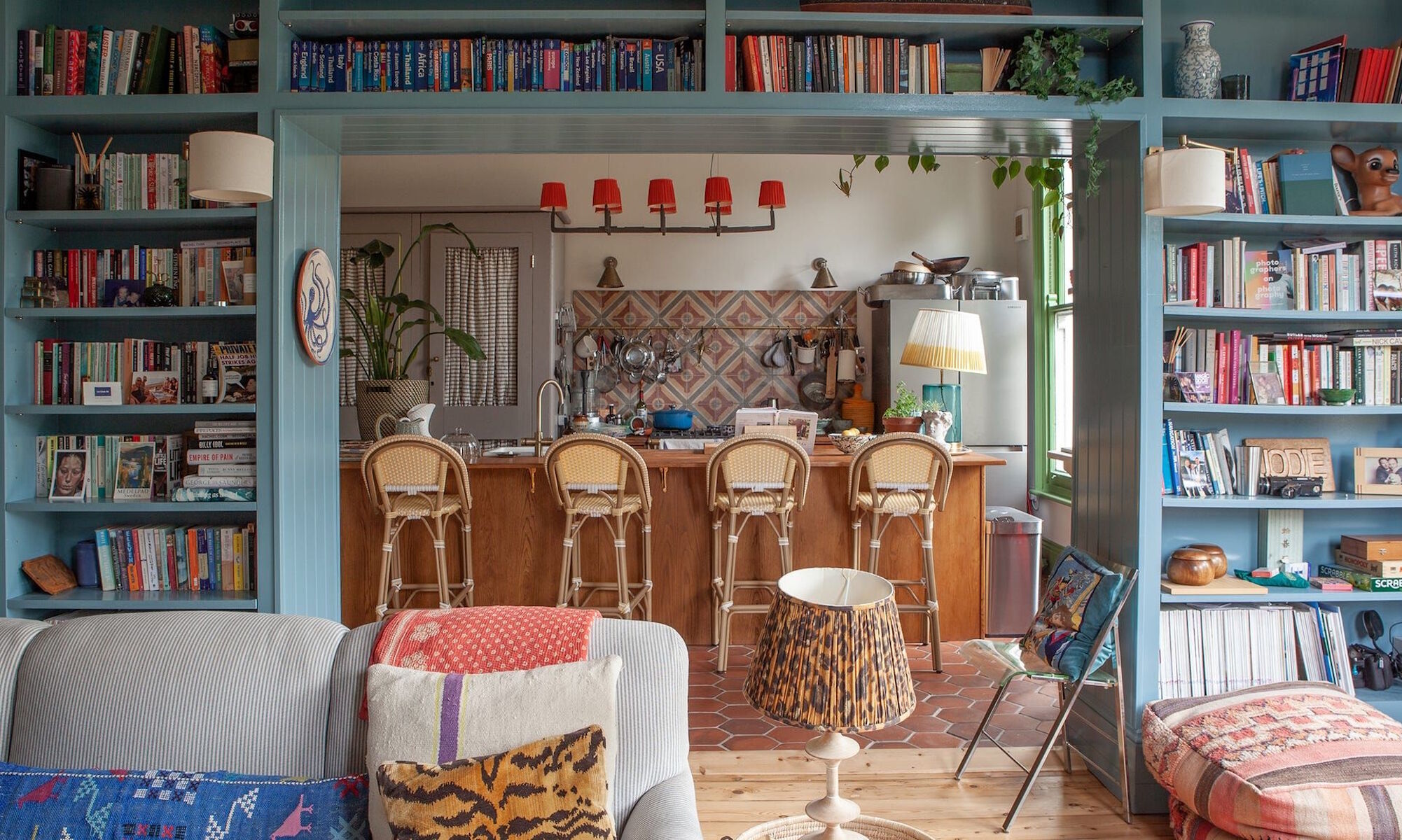 Кухня и библиотека