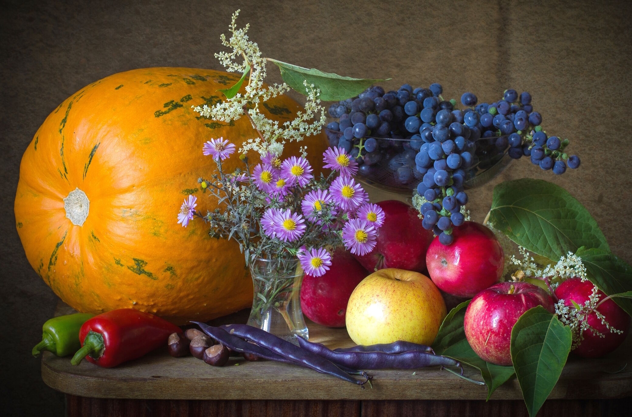 Композиция с большой тыквой