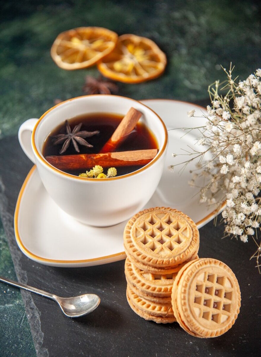 Печенье с пряным чаем