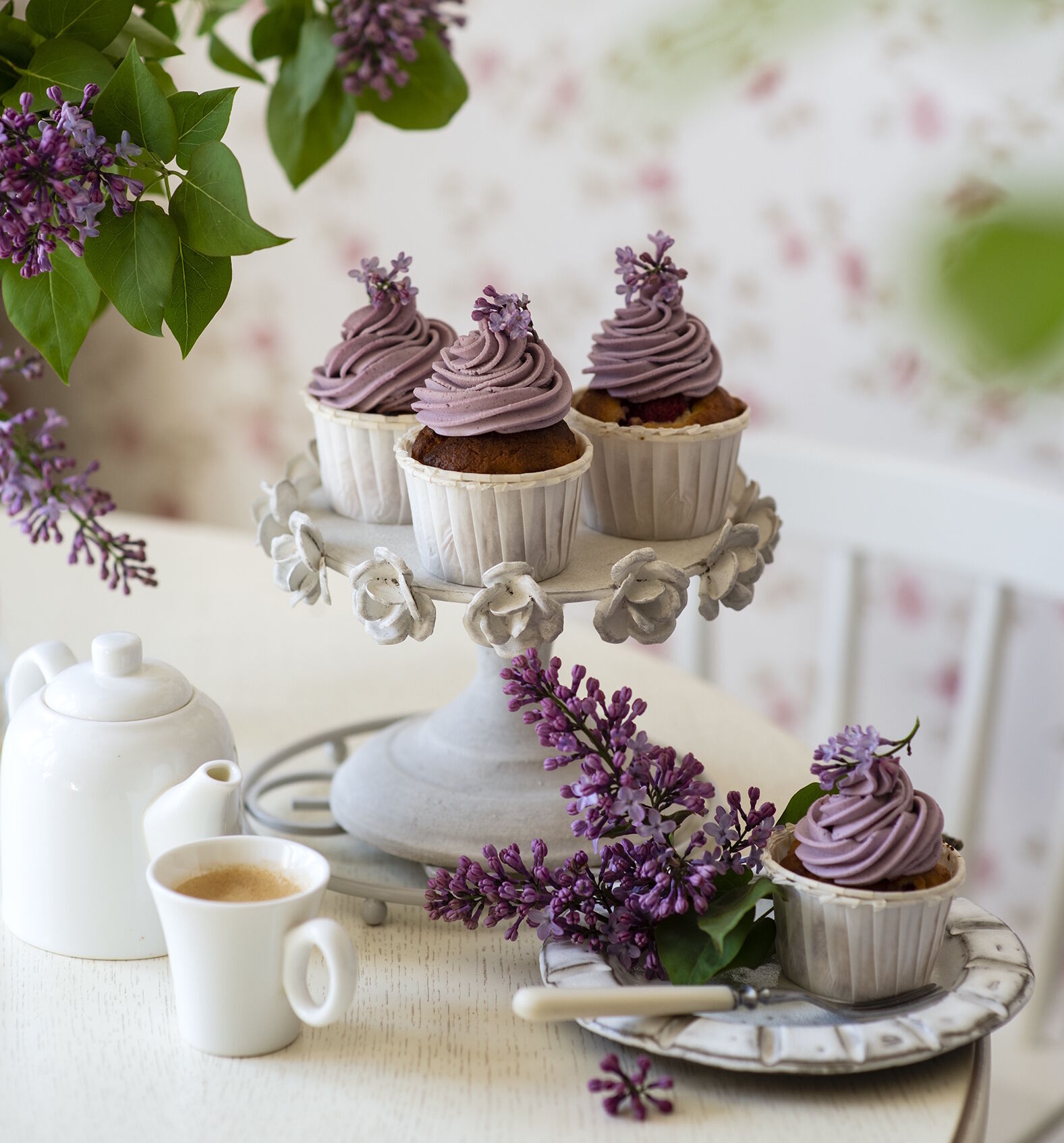 Кексы и сирень