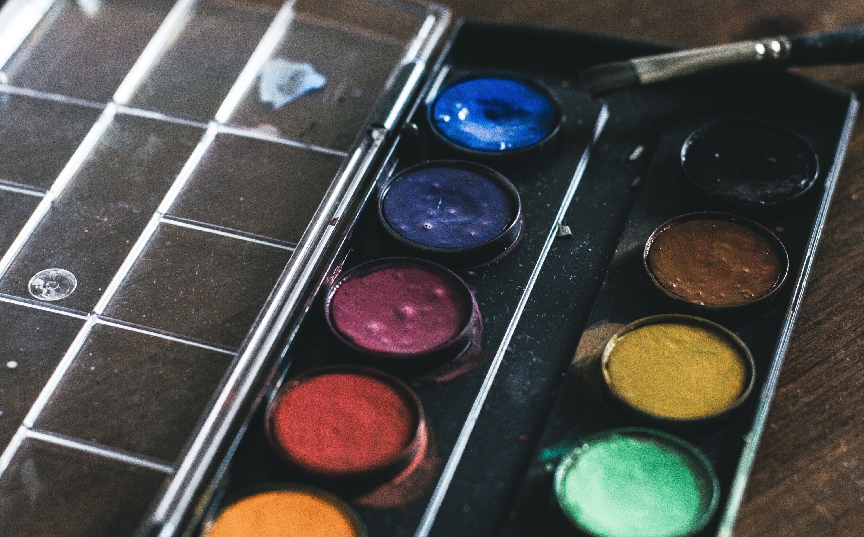 Палитра с красками