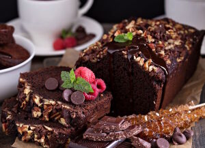 Шоколадный кекс с орехами