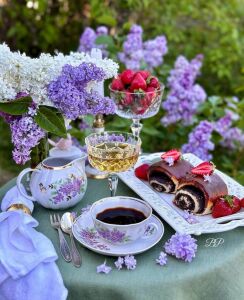 Кофе и булки с маком