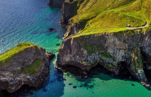 Мостик на скалах