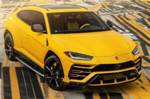 Lamborghini Urus желтый