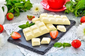 Свежие ягоды и белый шоколад