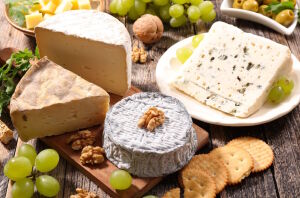 Сыр с орехами и плесенью