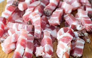 Грудинка кусочками
