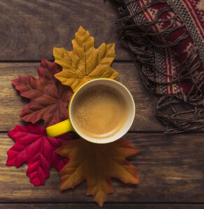 Кофе, листики и плед