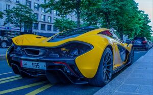 McLaren P1 желтый