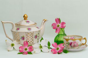Цветы и сервиз