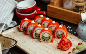 Суши с икрой