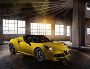 Alfa Romeo 4C желтая