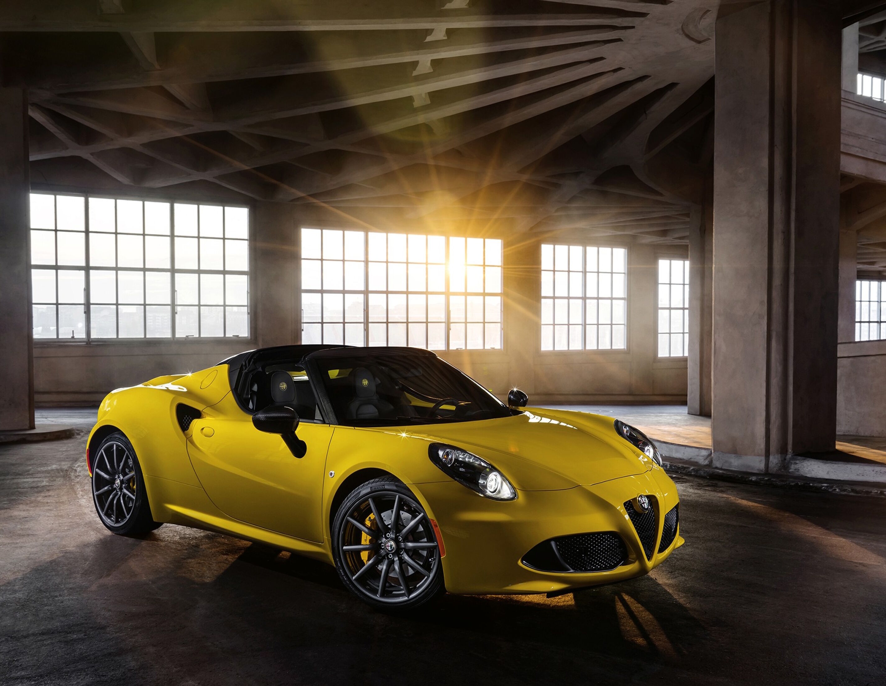 Alfa Romeo 4C желтая