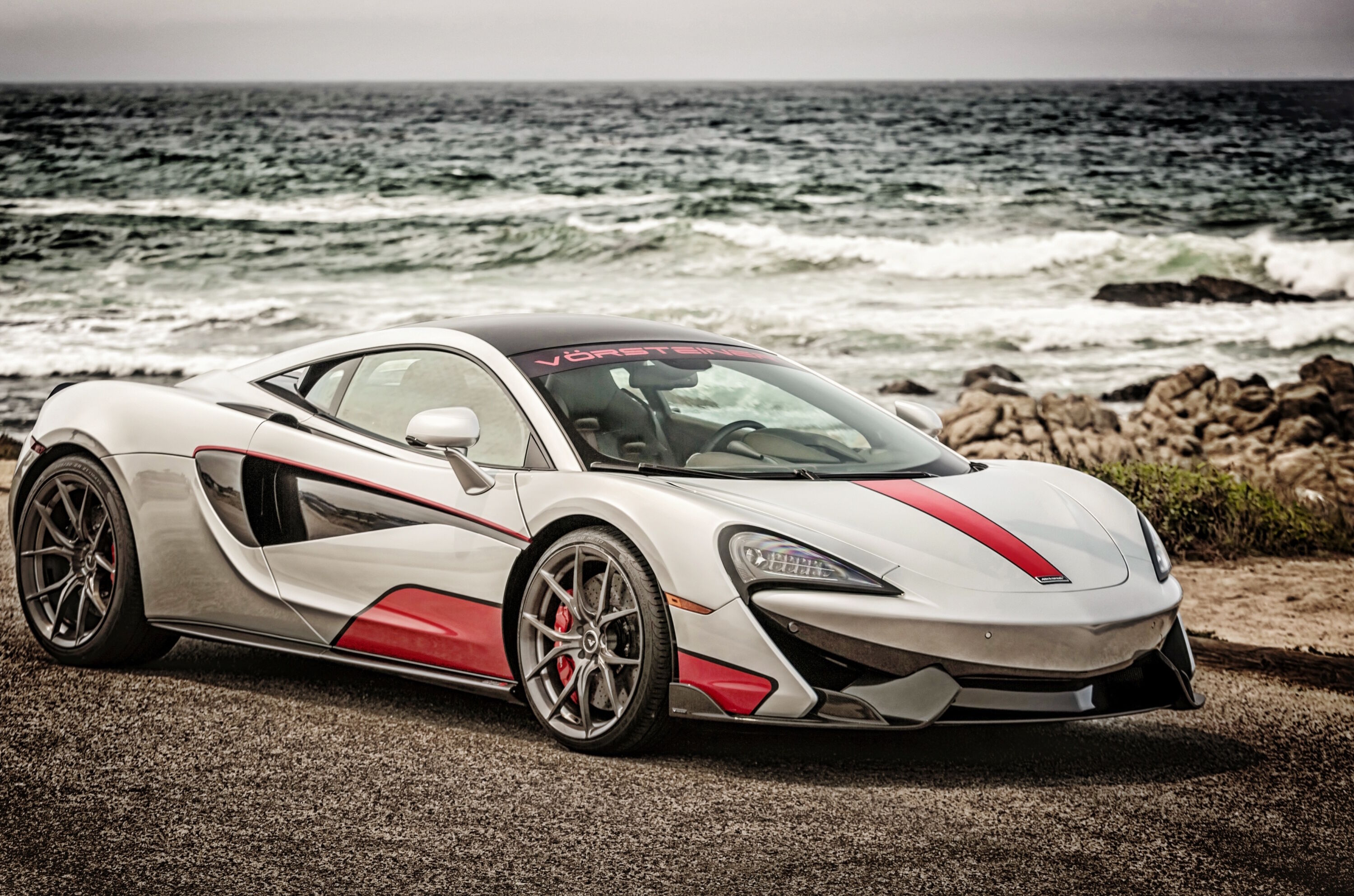 McLaren 570S у моря