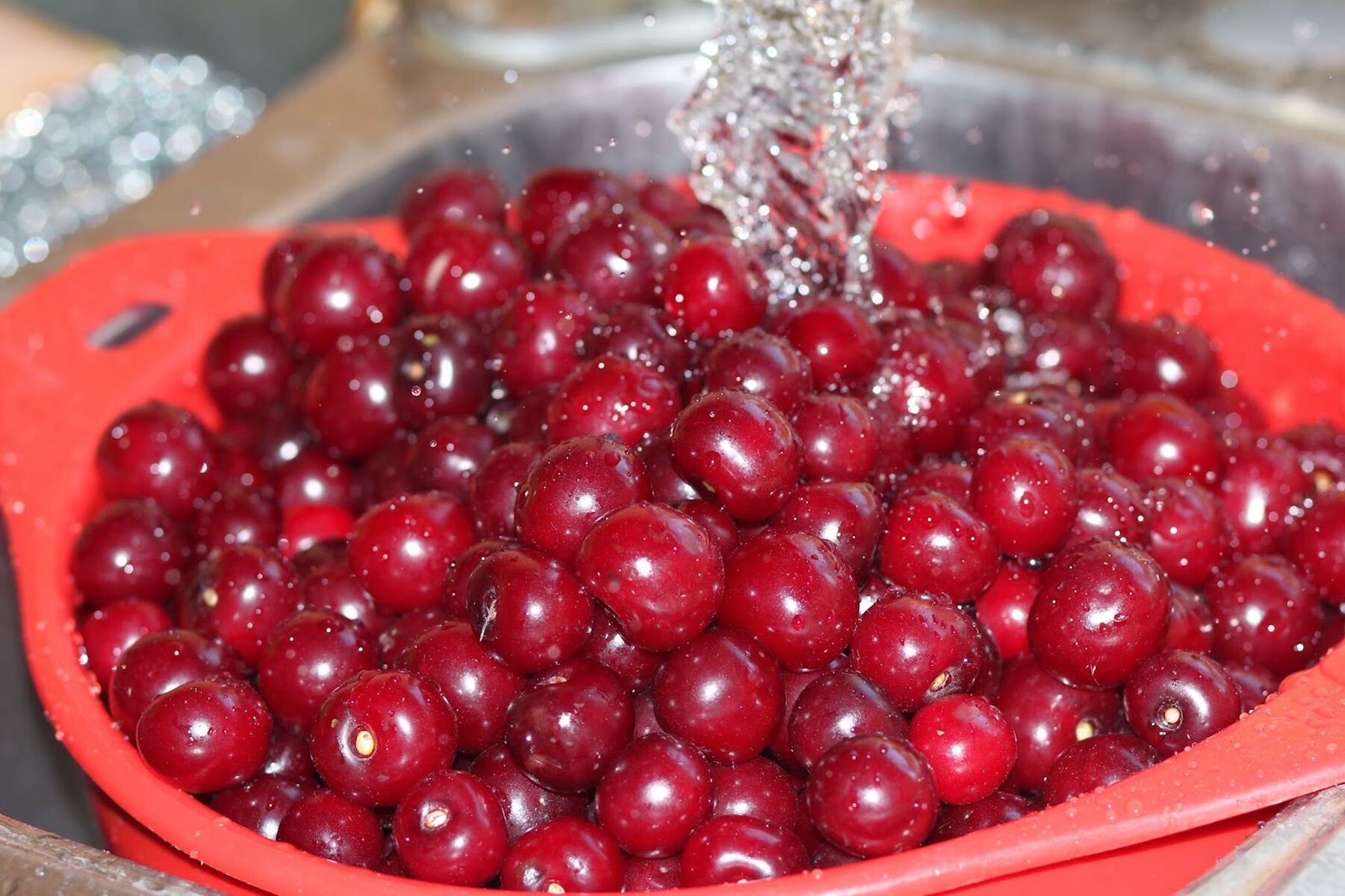 Вишня под водой