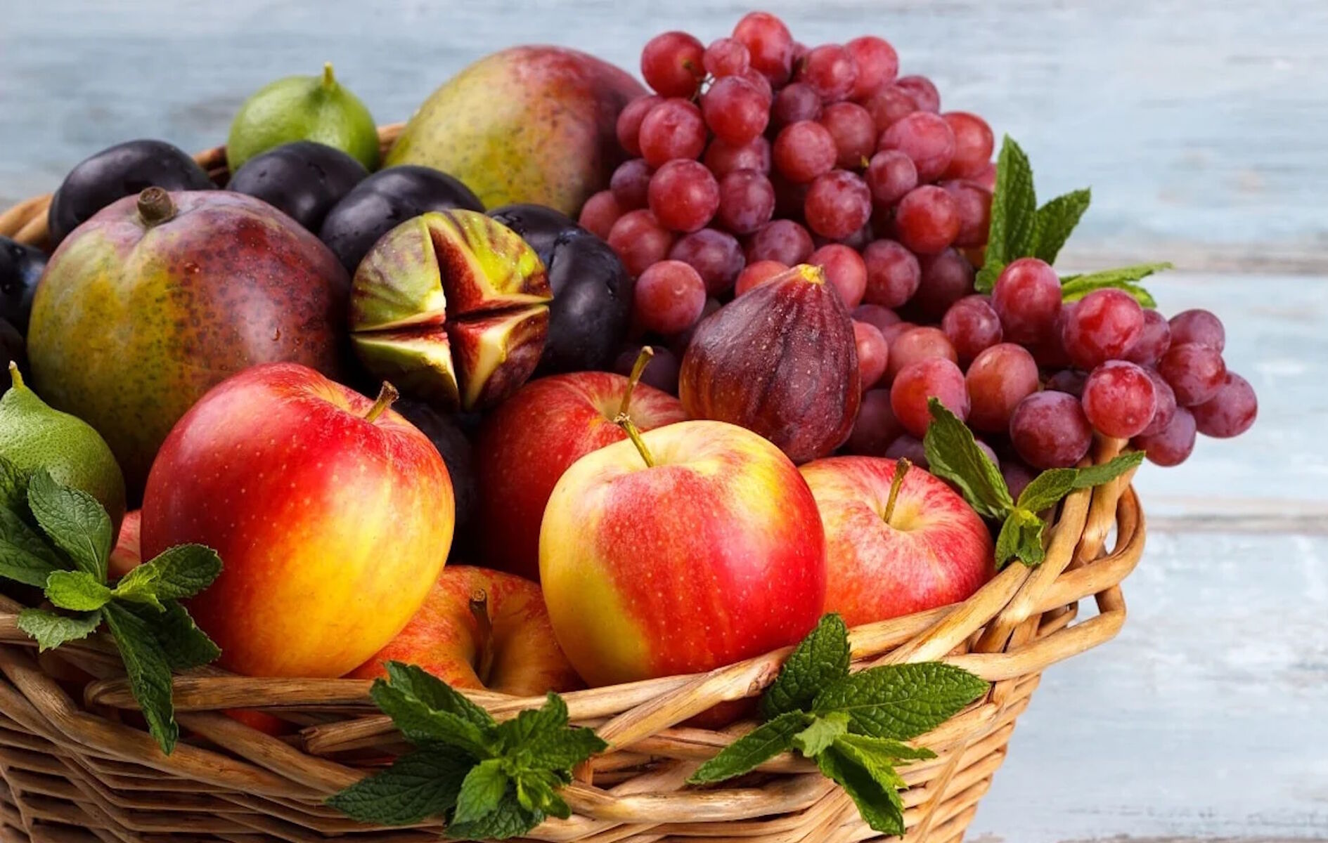 Витамины в корзинке