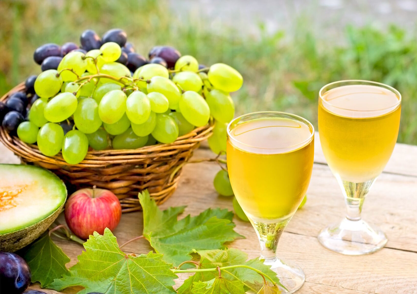 Сок из светлого винограда