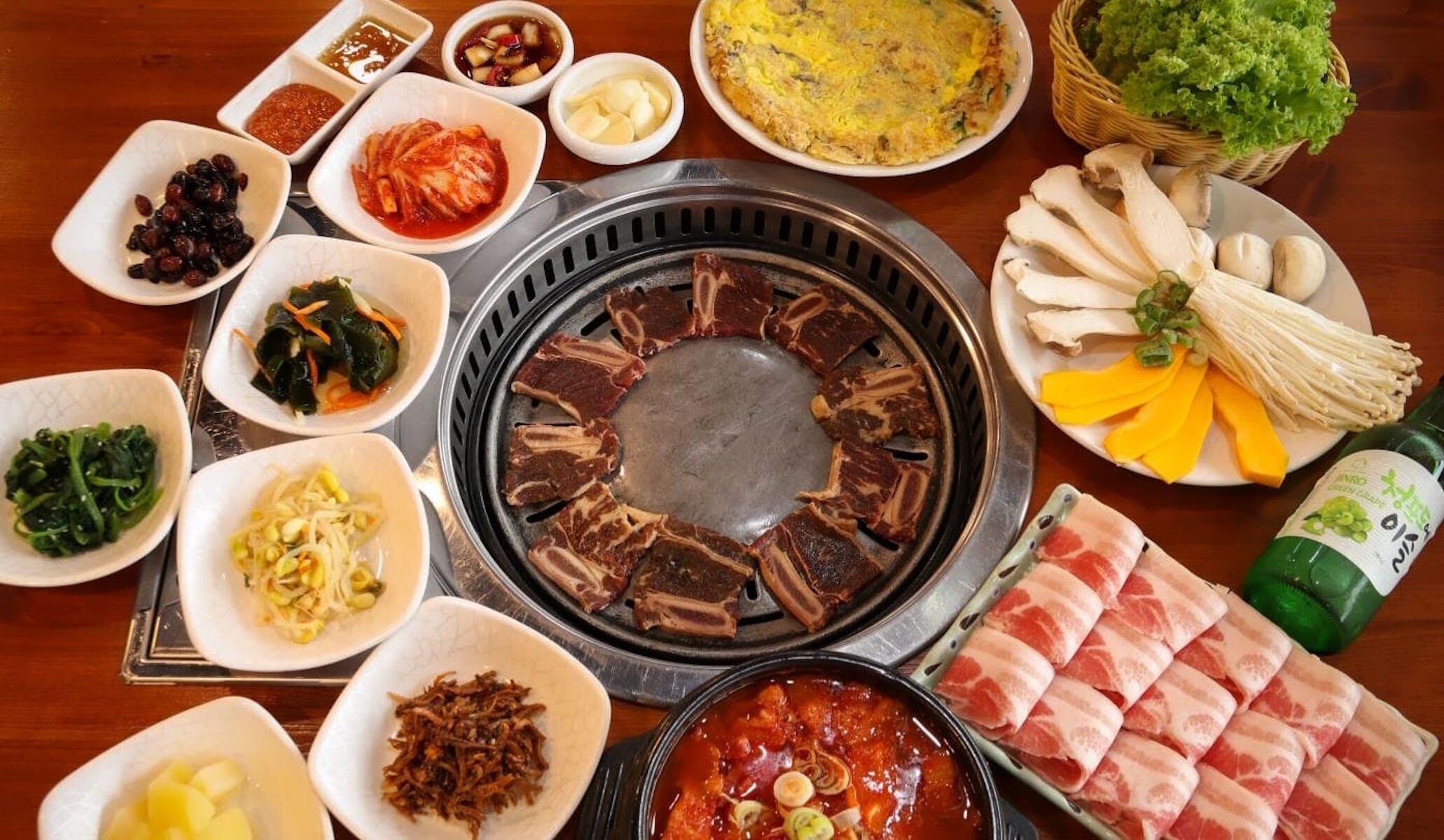 Суп, бекон и зелень