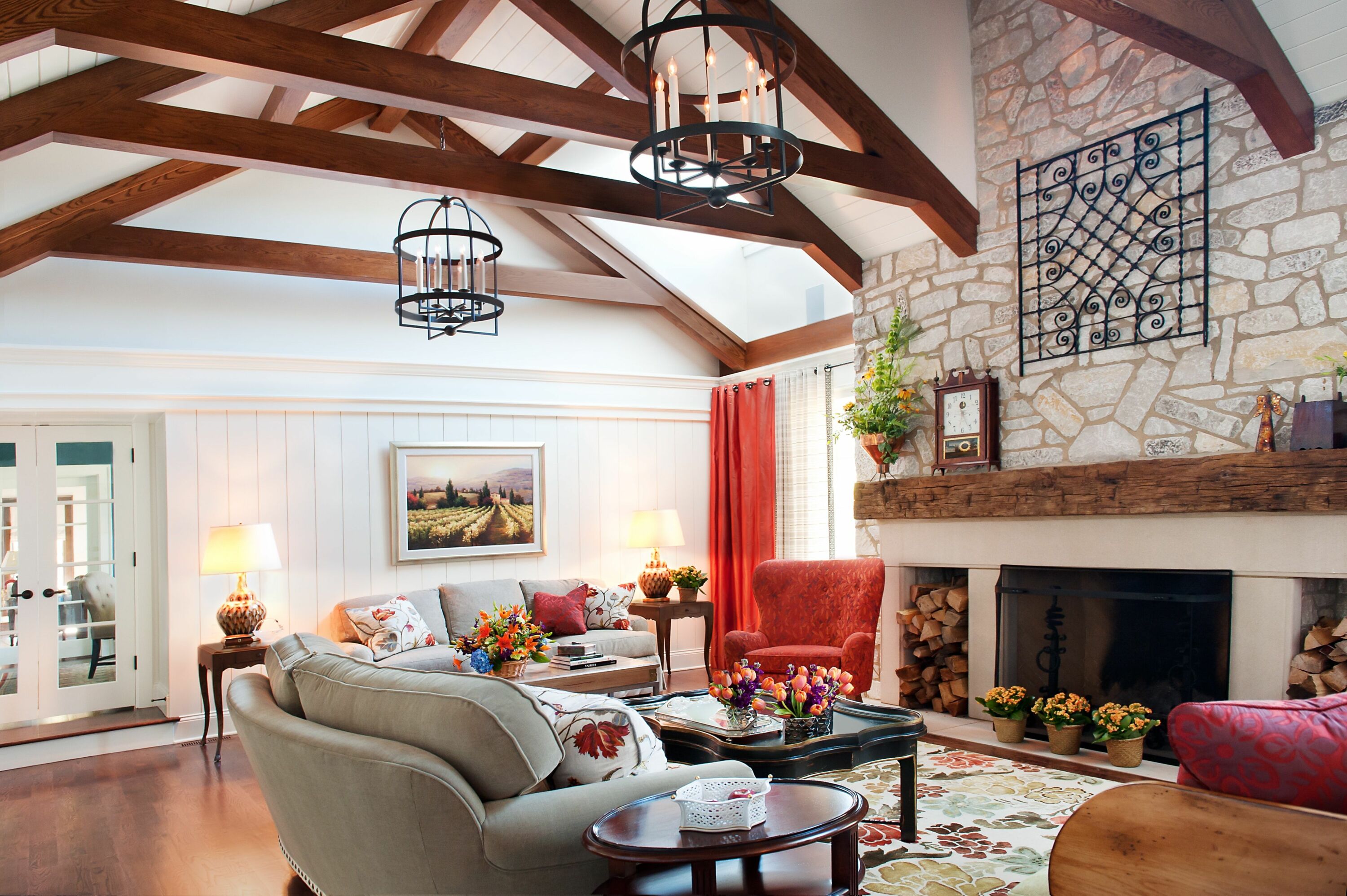 Высокий потолок в доме