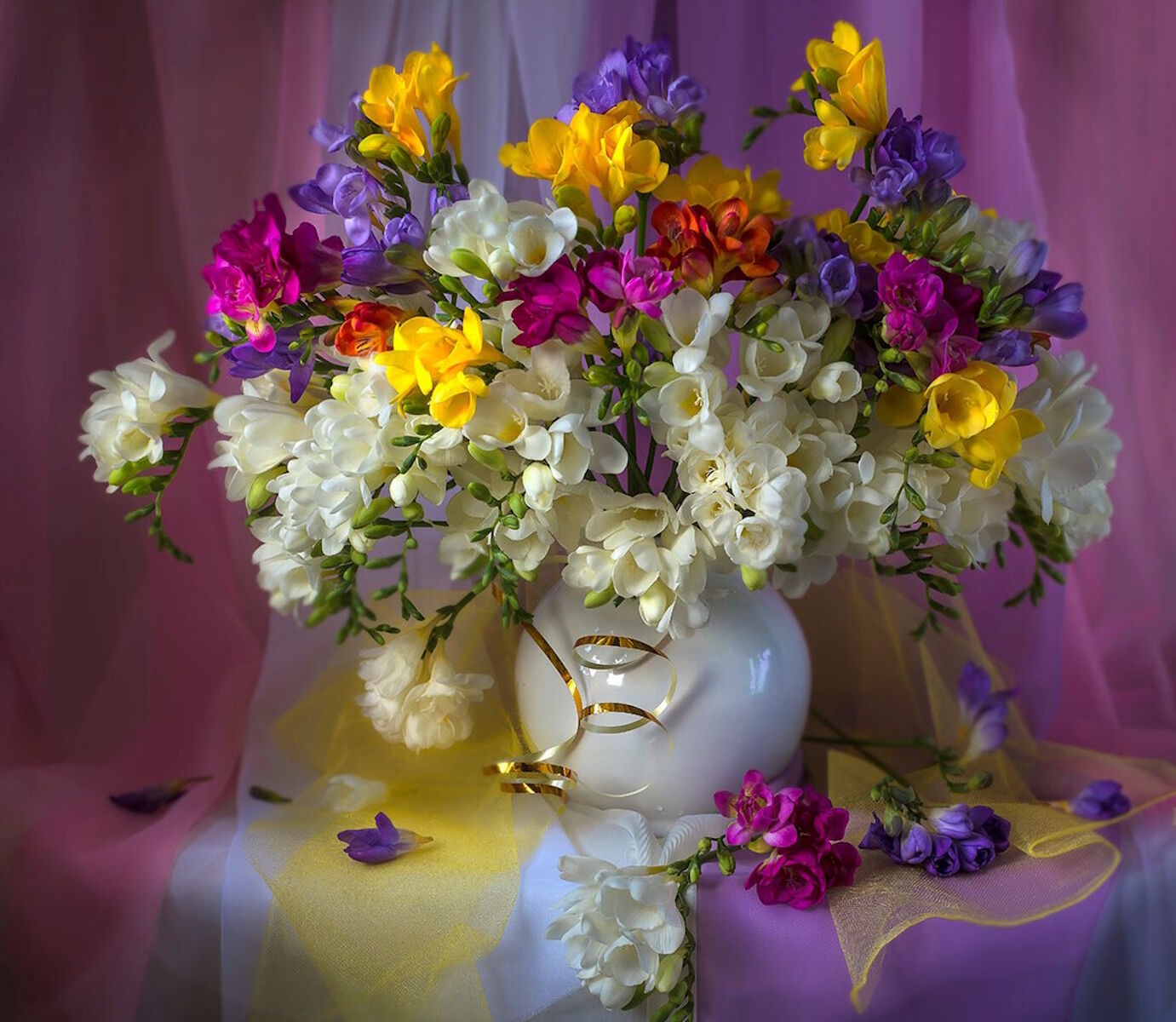 Фрезии в букете