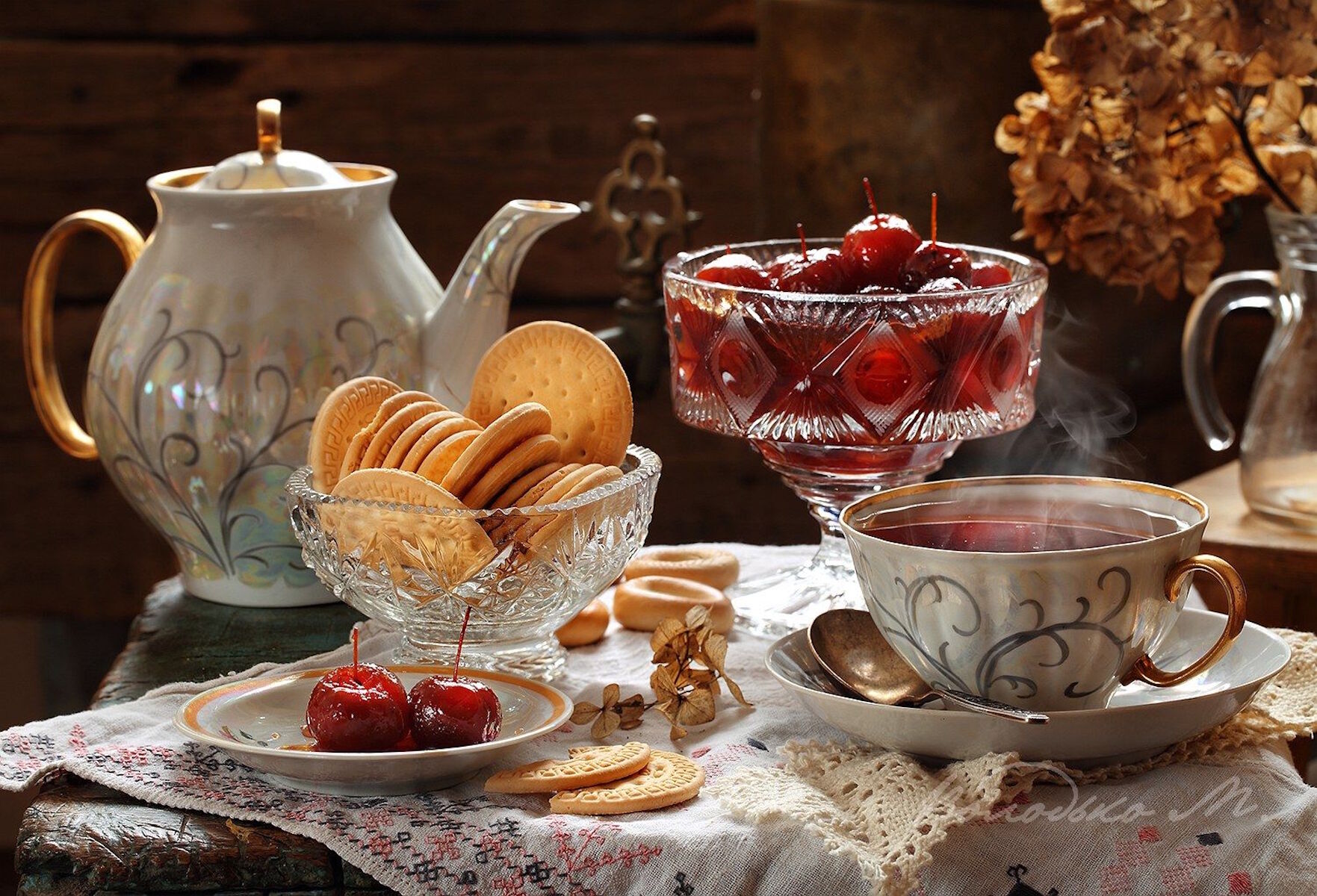 Варенье из яблочек и печенье