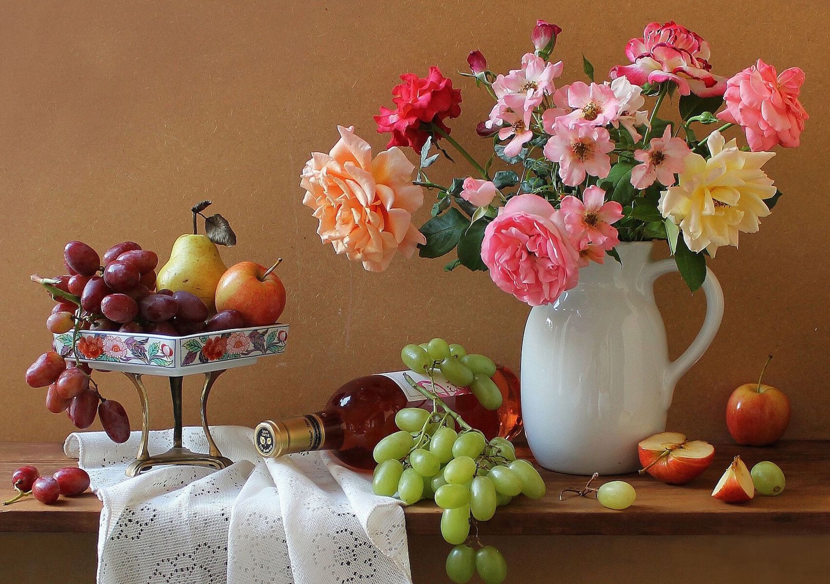 Розы, вино и виноград