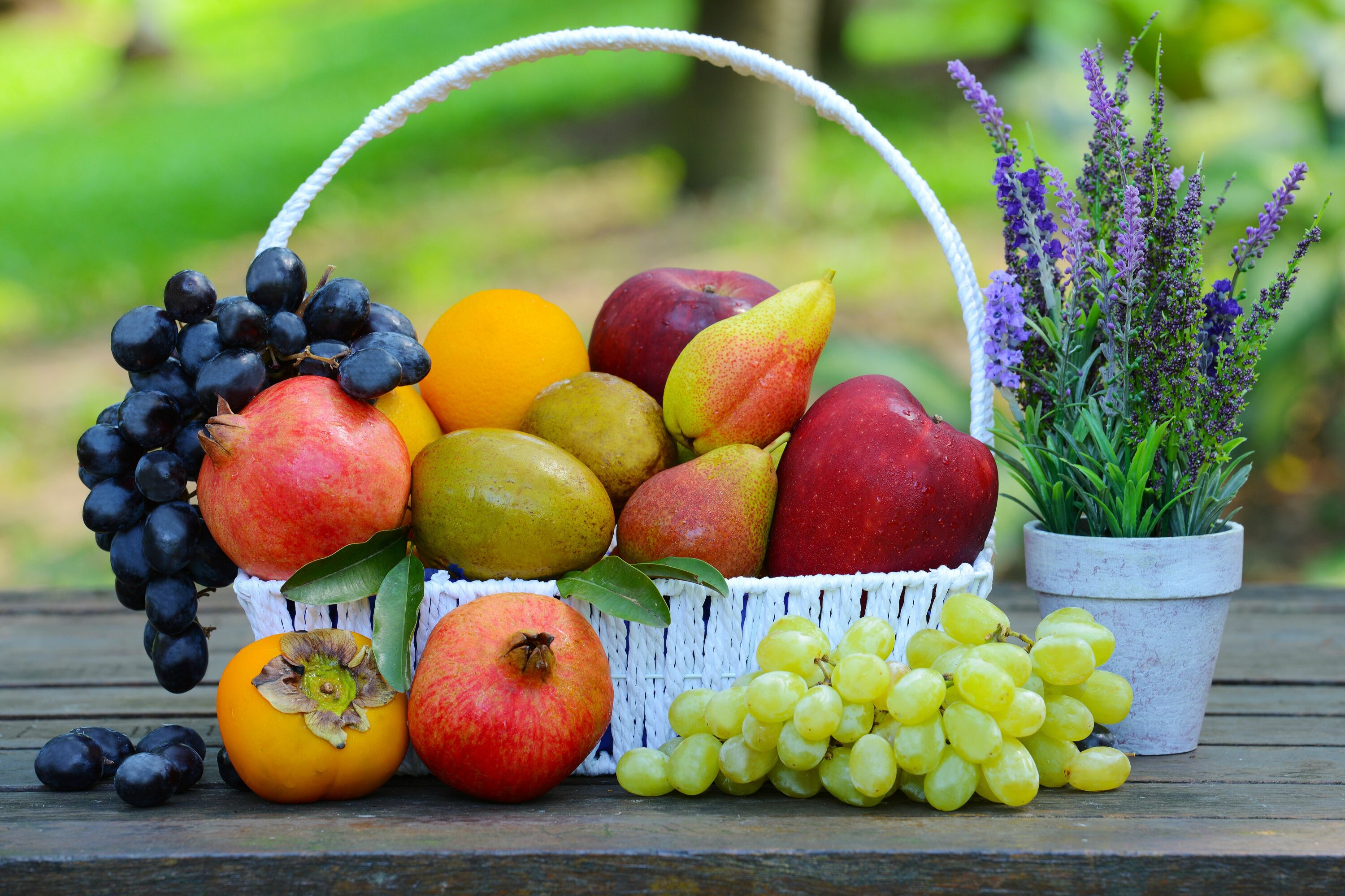 Фрукты и лаванда