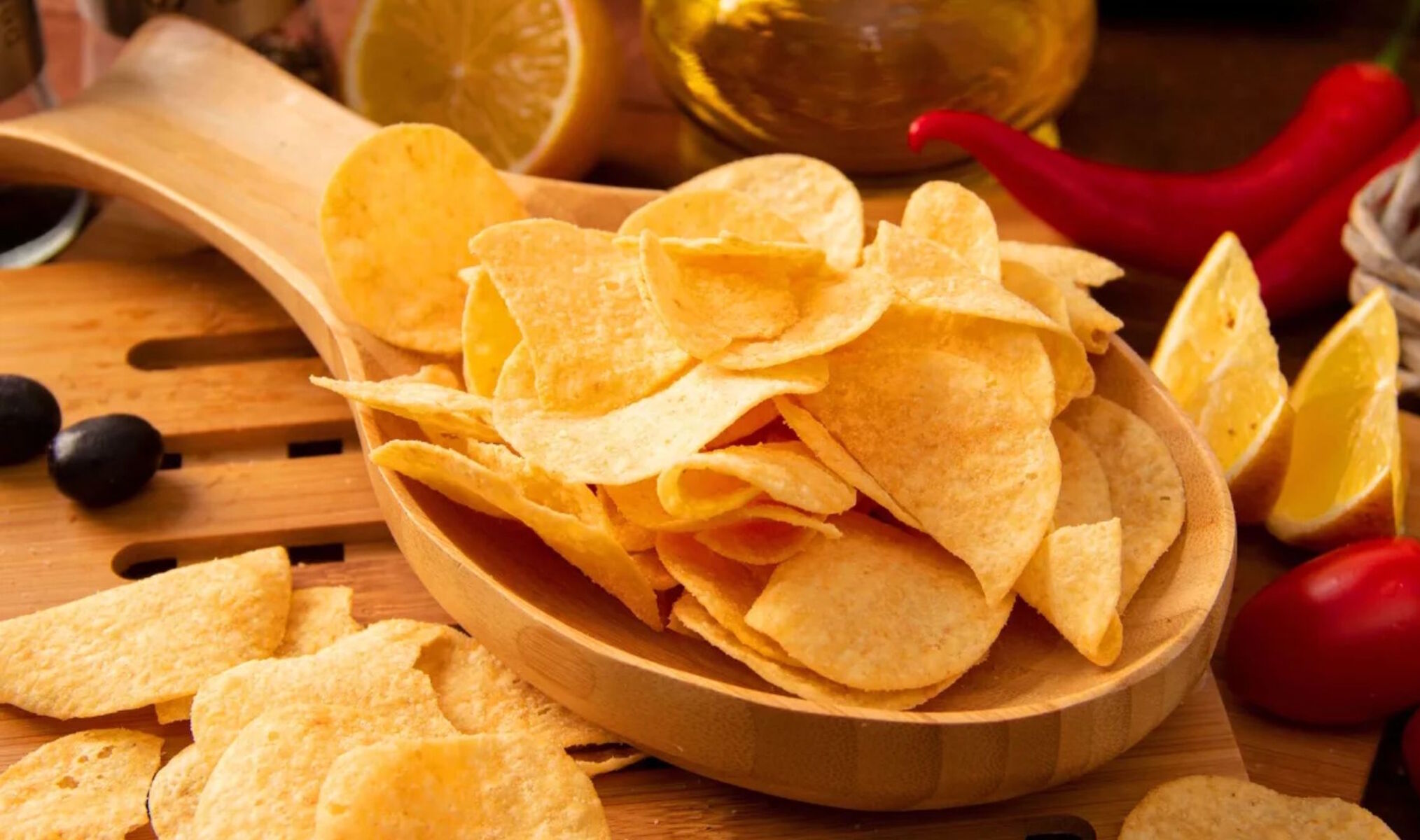 Чипсы и томаты