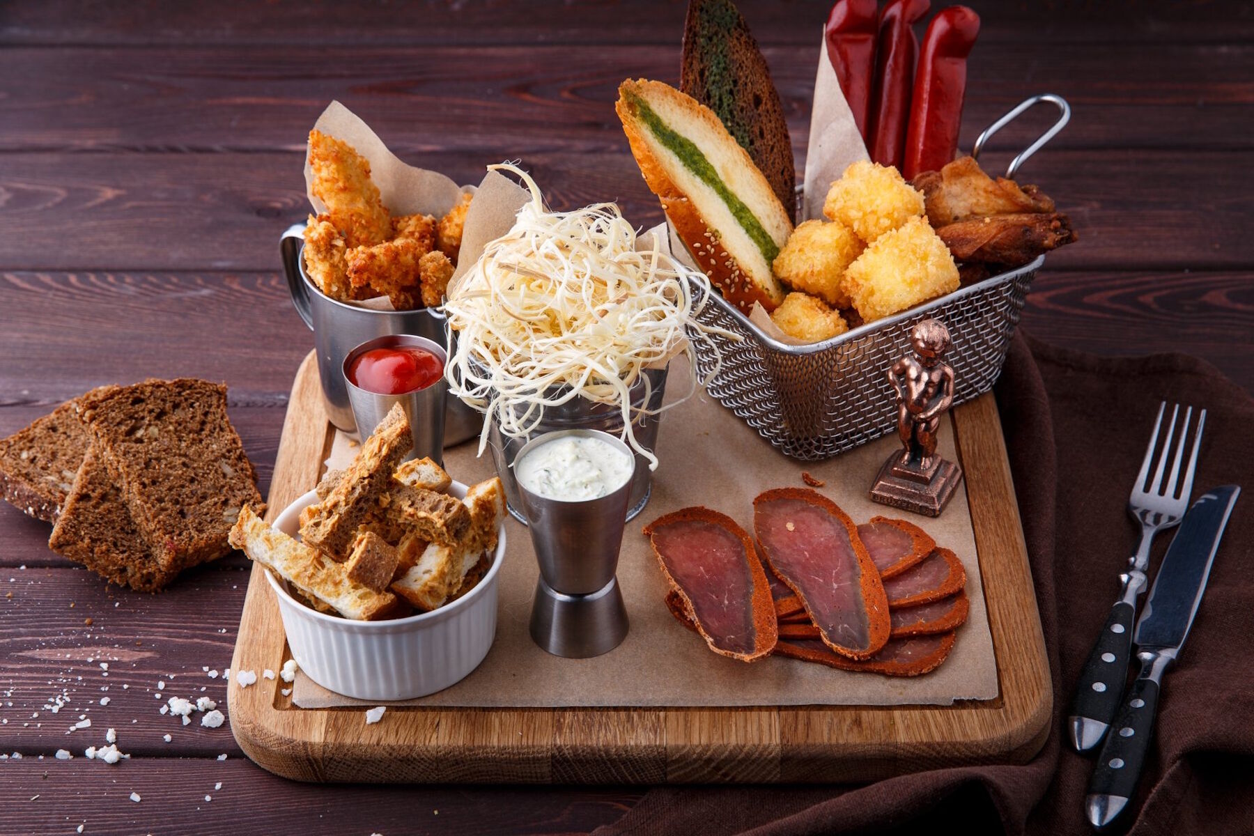 Закуска с соусами